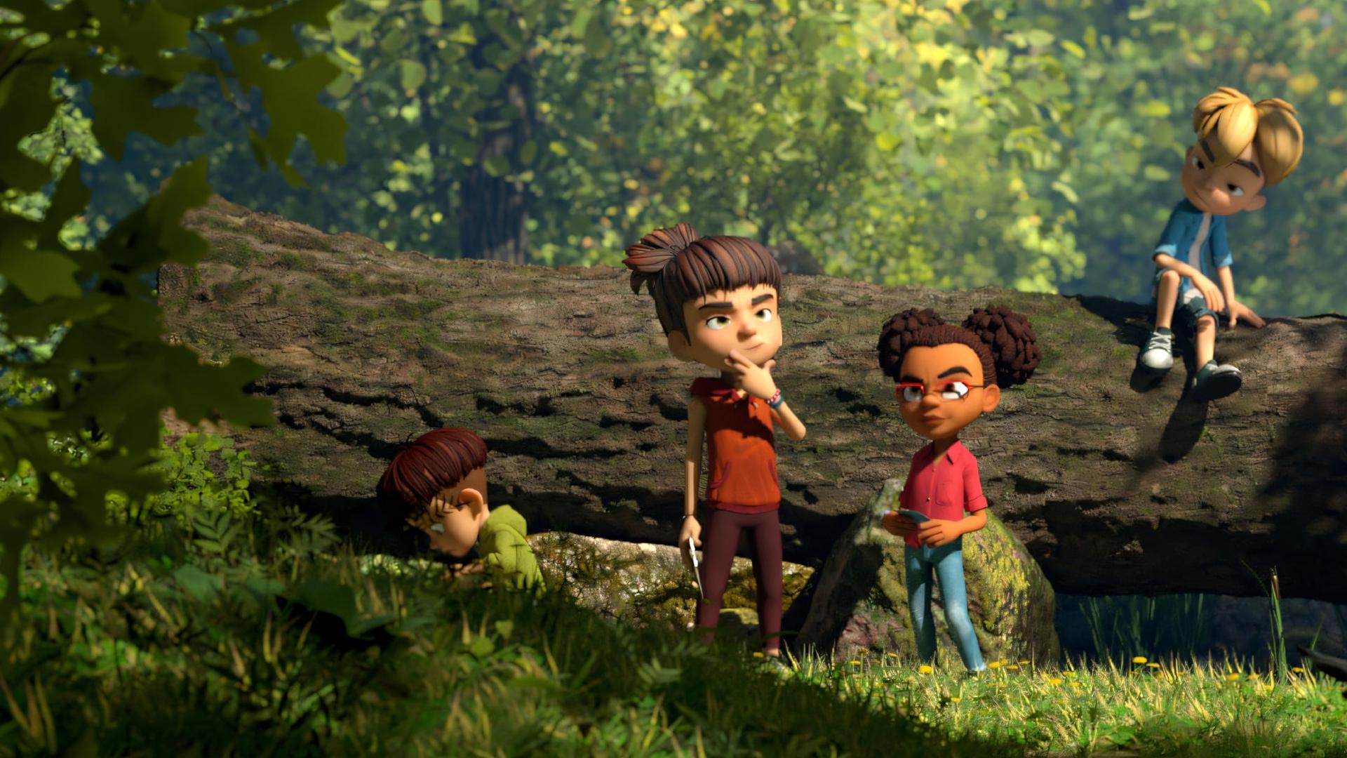 Während der Schnitzeljagd im Wald grübelt die Dorfbande, bestehend aus Bohnenstange, Lina, Raphael und Kleiner Fuß über die Lösung nach. Raphael sitzt oben auf einem quer über den Weg liegenden großen Baumstamm, Kleiner Fuß sitzt davor auf dem Waldboden und blickt nach unten, Bohnenstange und Lina stehen nachdenkend vor dem Baumstamm.