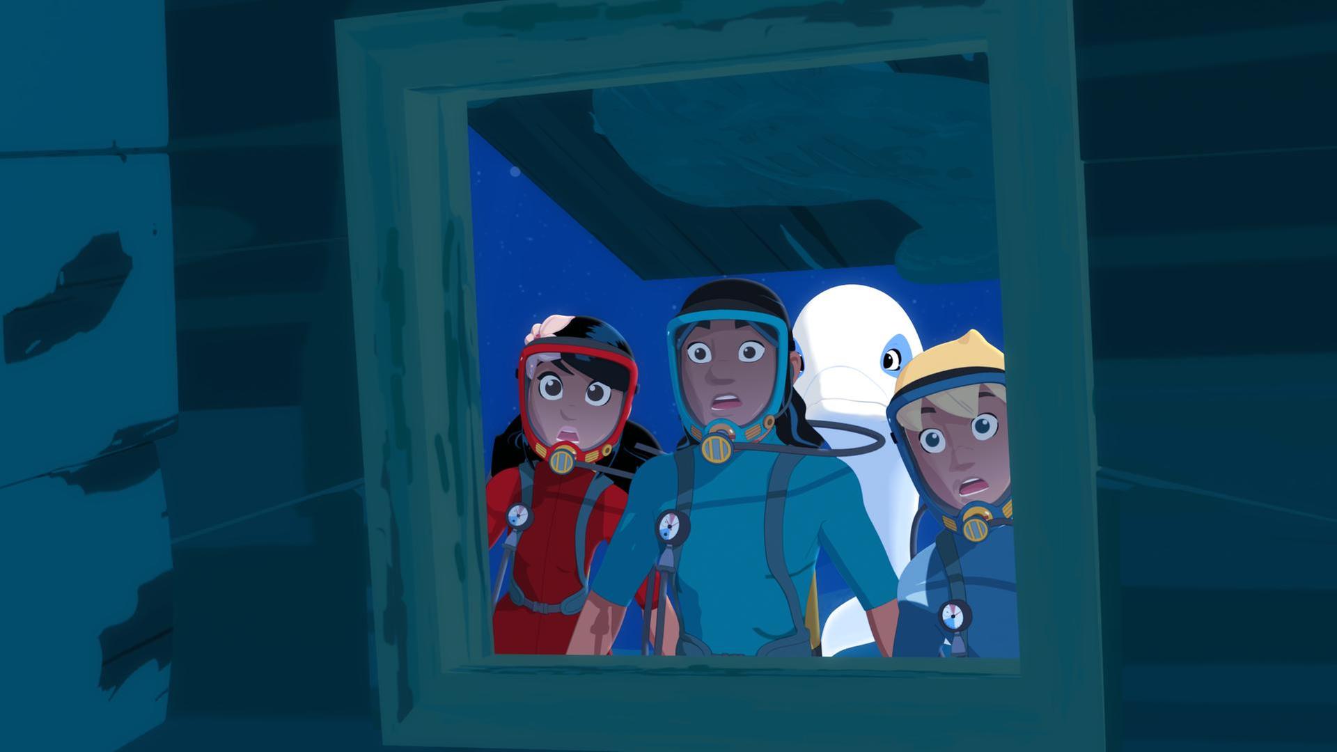Timeti, Auru, Zoom und Yann sind auf dem Meeresgrund und schauen mit weit auferissenen Mündern in ein Schiffswrack hinein.