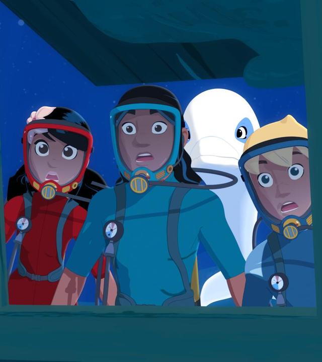 Timeti, Auru, Zoom und Yann sind auf dem Meeresgrund und schauen mit weit auferissenen Mündern in ein Schiffswrack hinein.