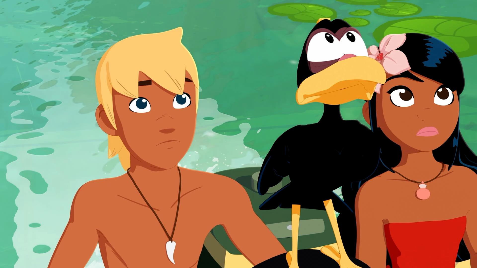Yann, der schwarze Vogel John-Sebastian und Timeti sind auf einem Boot unterwegs, das durch ein grünliches Gewässer fährt. Alle drei schauen erstaunt nach oben.