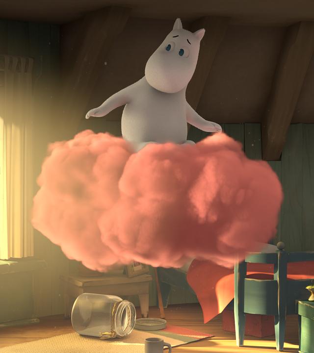 Mumintroll schwebt mitten in seinem Zimmer auf einer flauschig aussehenden, rosa Wolke. Er sieht etwas verunsichert aus.