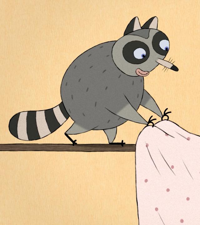 Ein Waschbär balanciert auf der Wäschestange, um eines von Lenas frisch gewaschenen Kleidungsstücken aufzuhängen.