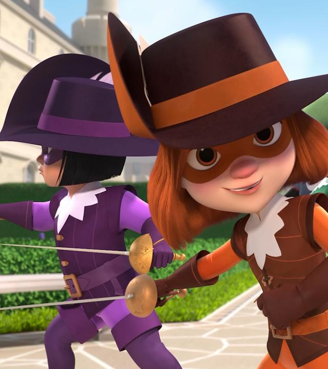 Draußen im Garten des Königs: D'Artagnan schaut nach vorne und lächelt. Hinter ihr befinden sich die drei Musketiere Athos, Aramis und Porthos. D'Artagnan, Porthos und Athos halten selbstbewusst und mit siegessicherem Blick einen Degen in ihren Händen.