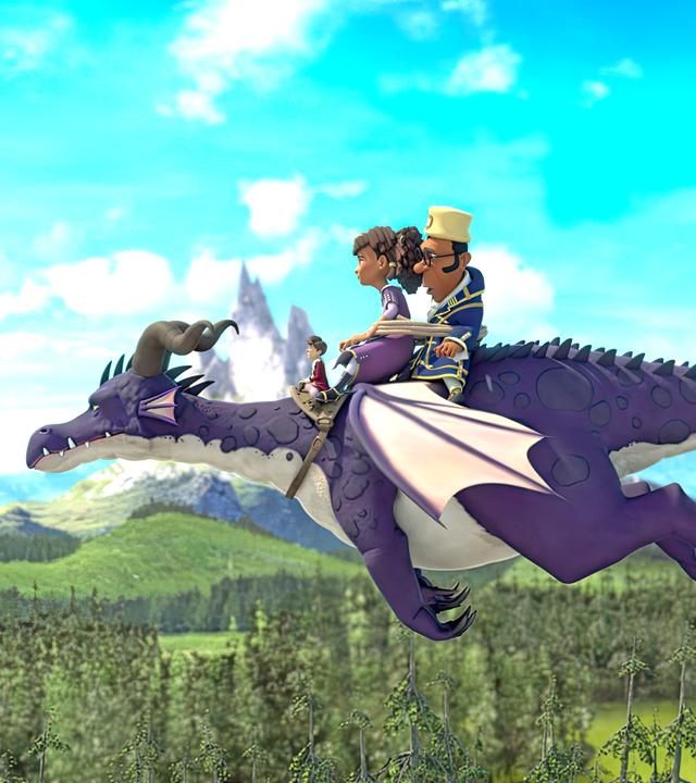 Tipsar, Ailina und Miteo fliegen auf dem Rücken von Drache Brandarium über die Wälder. Tipsar gibt Brandarium die Fluganweisungen. Miteo ist zur Sicherheit mit einem Seil an Ailina gebunden.