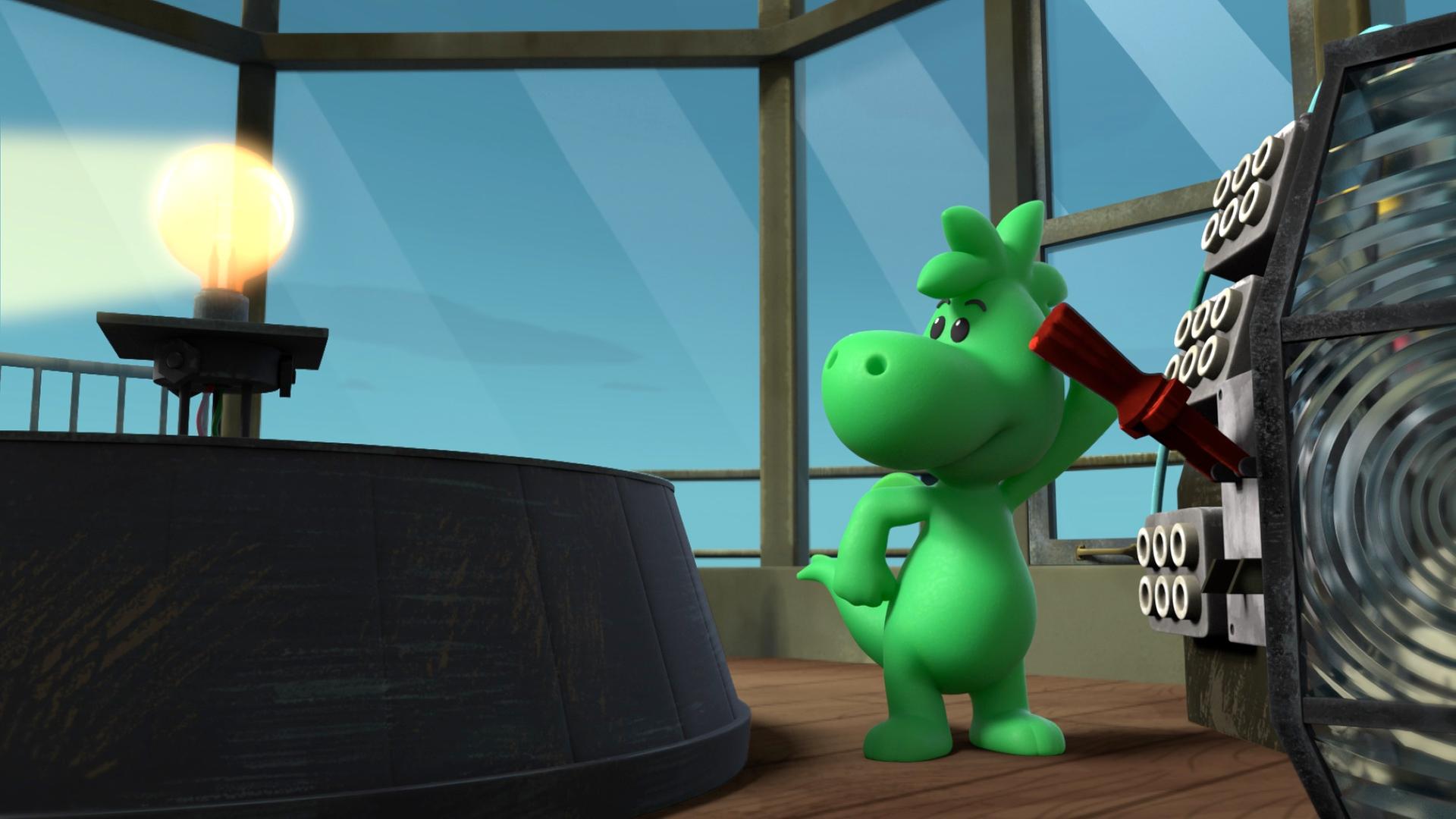 Der kleine Drache Grisu steht hoch oben in einem Leuchtturm und betätigt einen großen Lichtschalter. Neben ihm brennt die Lampe des Leuchtturms.