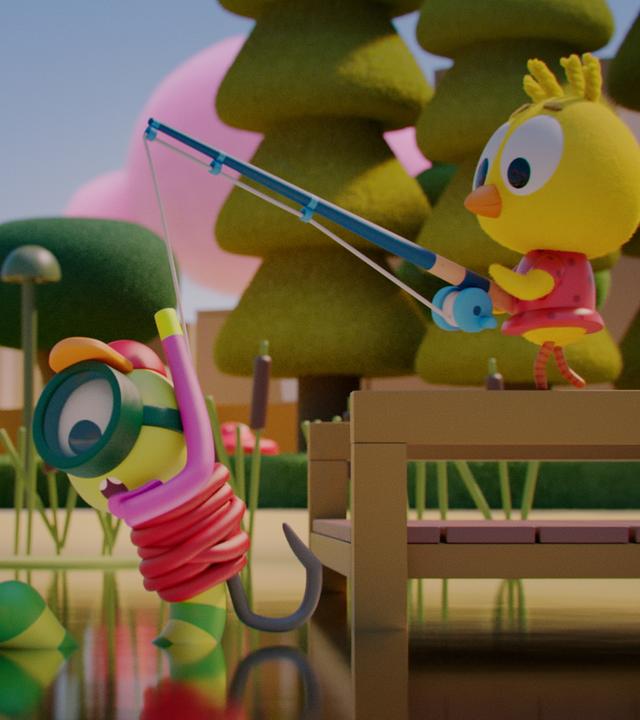 Küken Karla steht auf einem Holzsteg und hält eine Angelrute mit ihren Flügeln fest. Am unteren Ende der Angelschnur baumelt der verängstigte Wurm Glitsch als Köder. Eine rote Schnur ist um seinen Körper gebunden. Er trägt eine Tauchermaske und einen Schnorchel. Der hintere Teil seines Körpers taucht gerade ins Wasser ein.