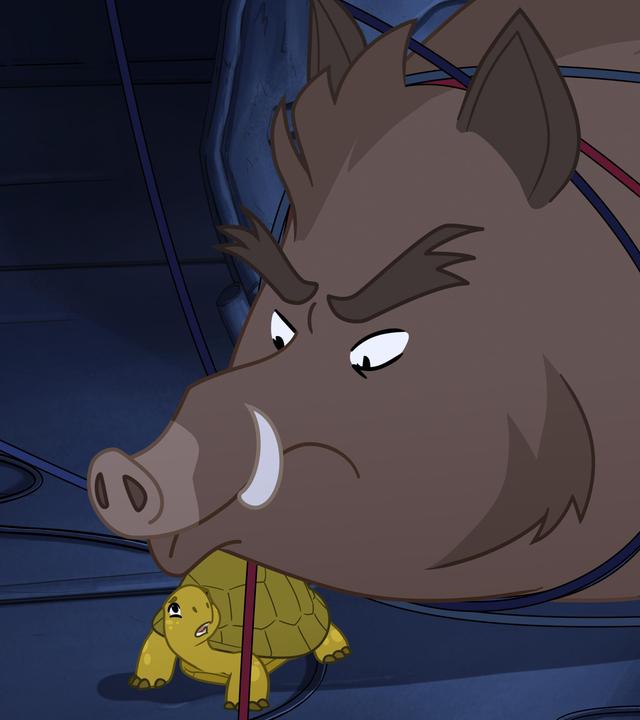 In einem dunklen Raum schaut die kleine Schildkröte Törtel besorgt nach oben zu dem großen Wildschwein Grrmpf. Grrmpf ist von roten und blauen Kabeln umwickelt. Am rechten Bildrand leuchten drei Schalter in grüner und roter Farbe auf.