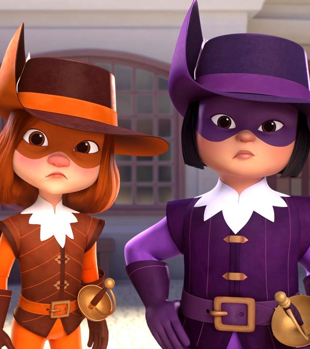 Alex, d'Artagnan und Porthos in Großaufnahme: sie stehen auf einem gepflasterten Hof und blicken ernst und etwas ungläubig die Zuschauer an.