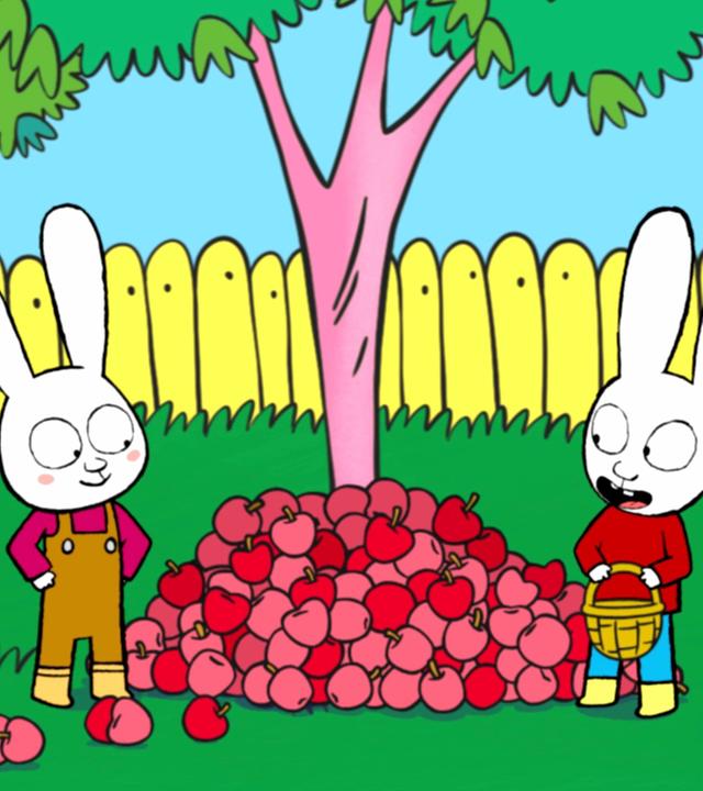 Simon steht mit Bauernjunge Boris vor einem Apfelbaum, unter dem ein großer Berg Äpfel liegt. Simon hält einen Korb in seinen Händen und schaut zu Boris herüber. Boris steht neben dem Apfelberg, hat seine Hände in die Hüften gestemmt und schaut freundlich zu Simon.