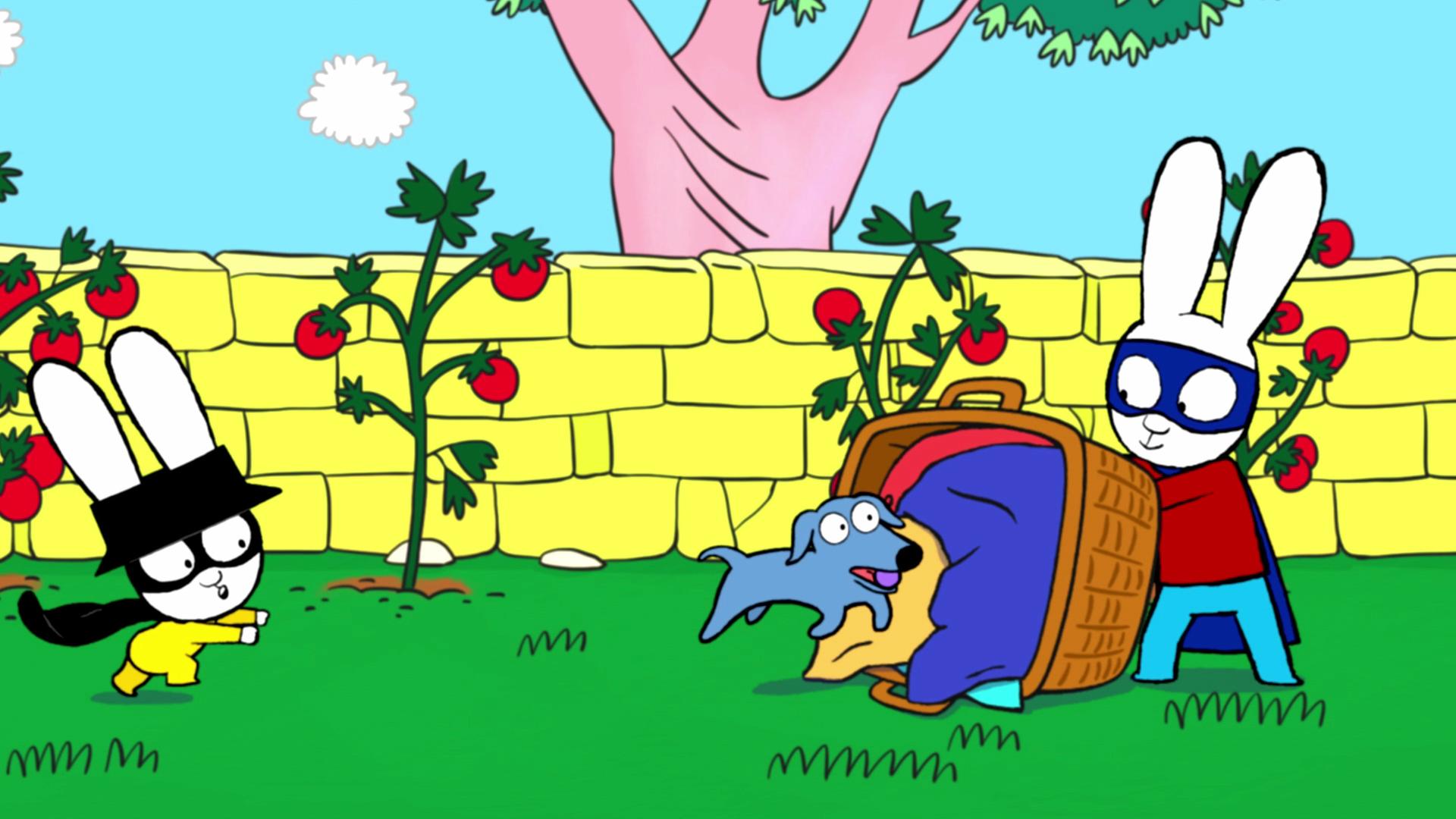 Franz und Simon sind als Superhelden verkleidet und spielen im Garten mit Hund Elvis. Simon steht hinter einem umgekippten Wäschekorb mit bunter Wäsche darin. Elvis läuft auf Simon zu und Franz läuft hinter Elvis her. Im Hintergrund stehen Tomatensträucher.