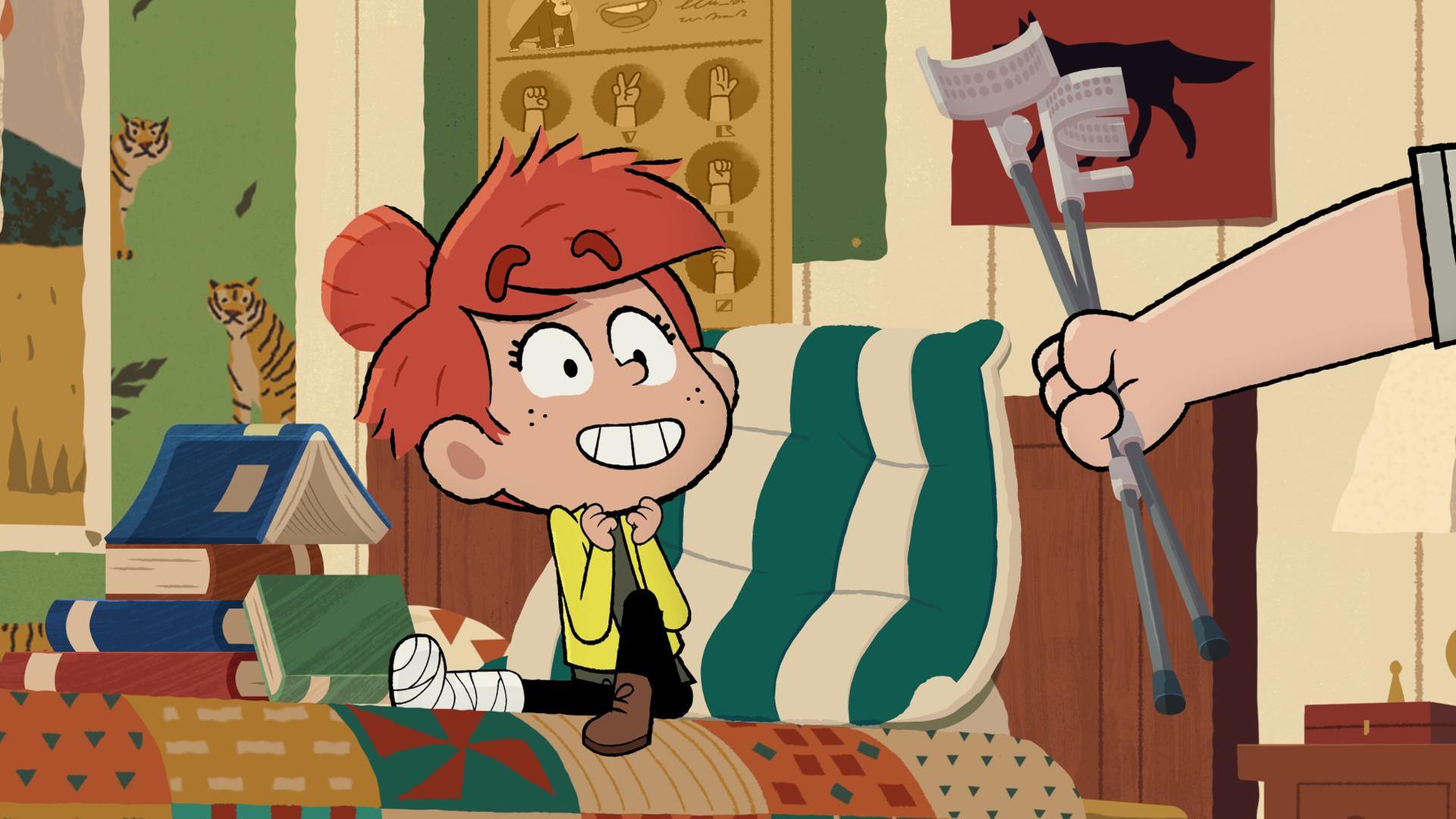 Taylor sitzt mit verbundenem Knöchel auf dem Bett. Sie schaut aufgeregt auf die Krücken, die ihr hingehalten werden.