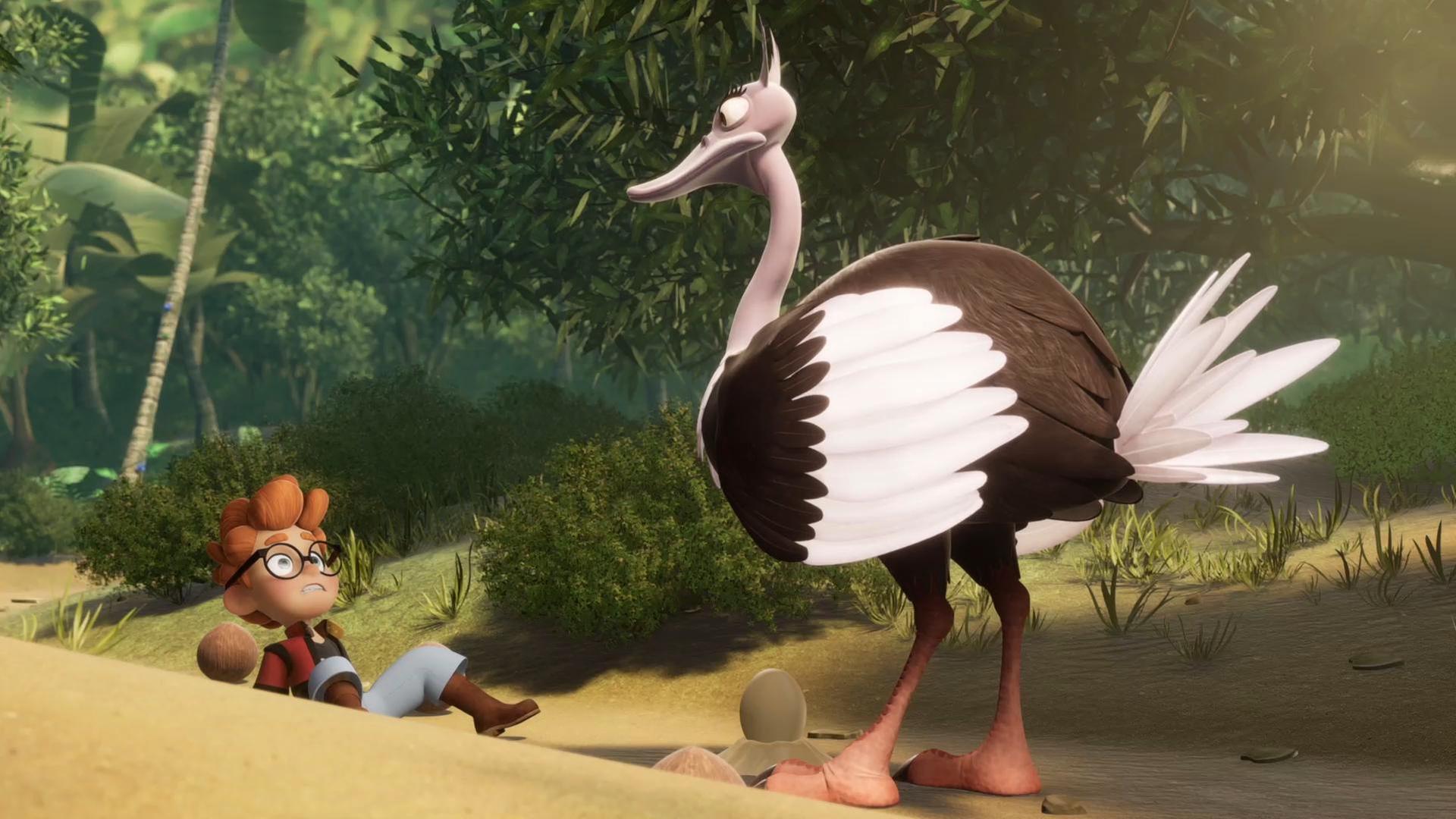 Alexander liegt wie erstarrt mit dem Rücken auf dem Boden und schaut ängstlich zu einem großen Strauß auf. Der steht direkt vor ihm und bewacht sein Ei.