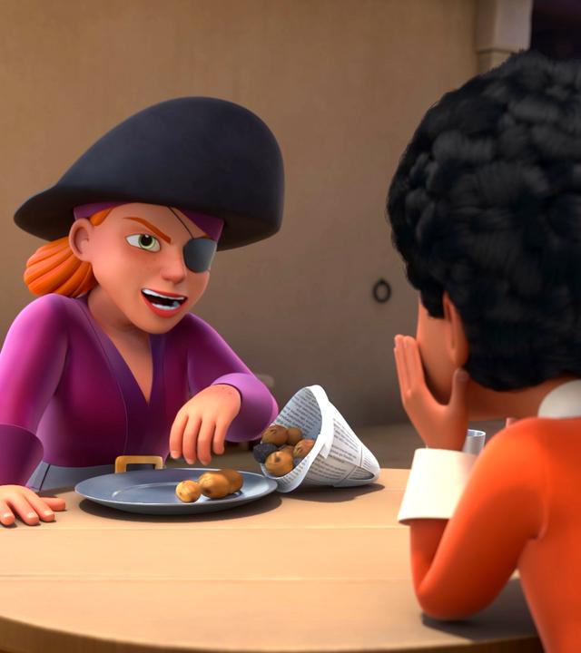 Alex sitzt an einem runden Tisch, draußen in einem Café. Ihm gegenüber sitzt eine Piratin mit Augenklappe und Piratenhut. Sie hat rote Haare und schaut sehr selbstbewusst zu Alex. Alex sieht man von hinten, er hat die Hände wie im Erstaunen an sein Gesicht gelegt. Die Piratin Lily hat einen Teller vor sich und eine Tüte mit kleinen Kartoffeln.