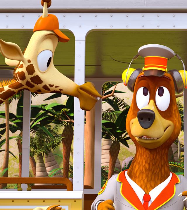 Bär Balduin hört mit Kopfhörern gespannt dem Tennisspiel zu, Giraffe Bruno schaut ihm dabei zu.