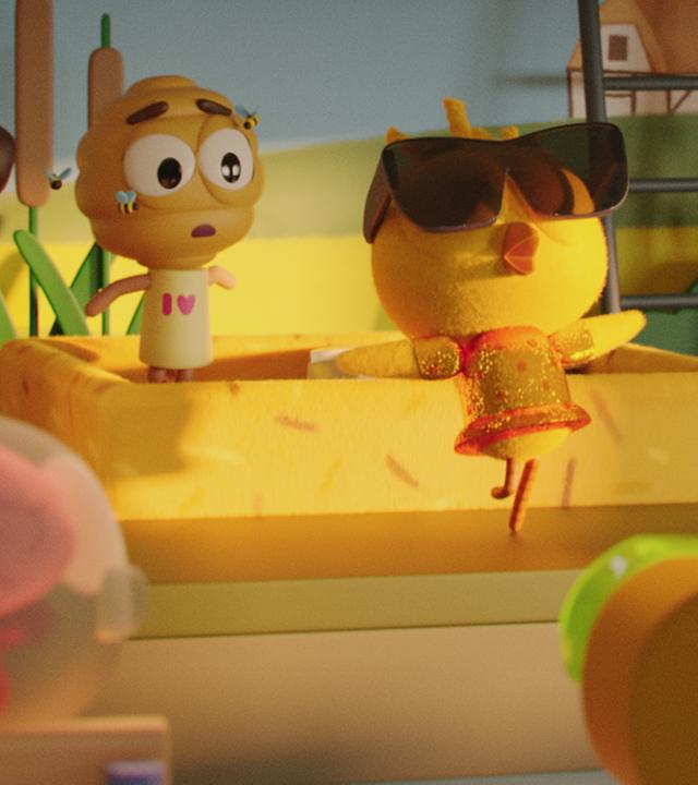 Küken Karla steht in der Mitte einer Bauernhofkulisse. Sie trägt ein glitzerndes Kleid und eine große Sonnenbrille. Vor der Bühne stehen Tessa, der durchsichtige Körper, Roboter Robbie und die Roboter-Lehrerin. Hinten auf der Bühne stehen das Einhorn-Schwein Ophelia, Mitschülerin Alex und das Bienenstock-Mädchen Flora. Die drei schauen erschrocken zu Karla, die wild auf der Bühne tanzt.