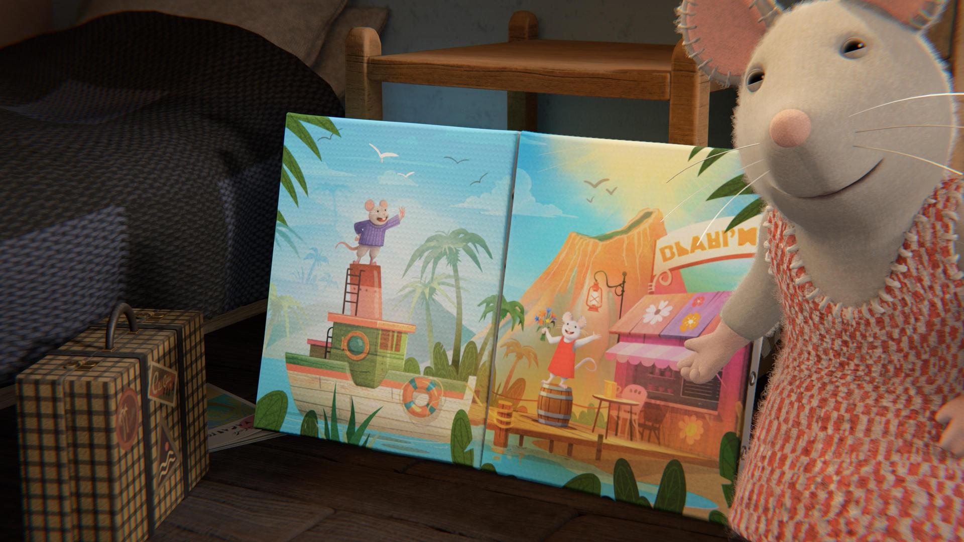 Julia steht rechts von einem gemalten Bild ihrer Heimatinsel. Darauf ist Sam auf einem Boot zu sehen und Julia wartet mit Blumen am Hafen auf ihn.