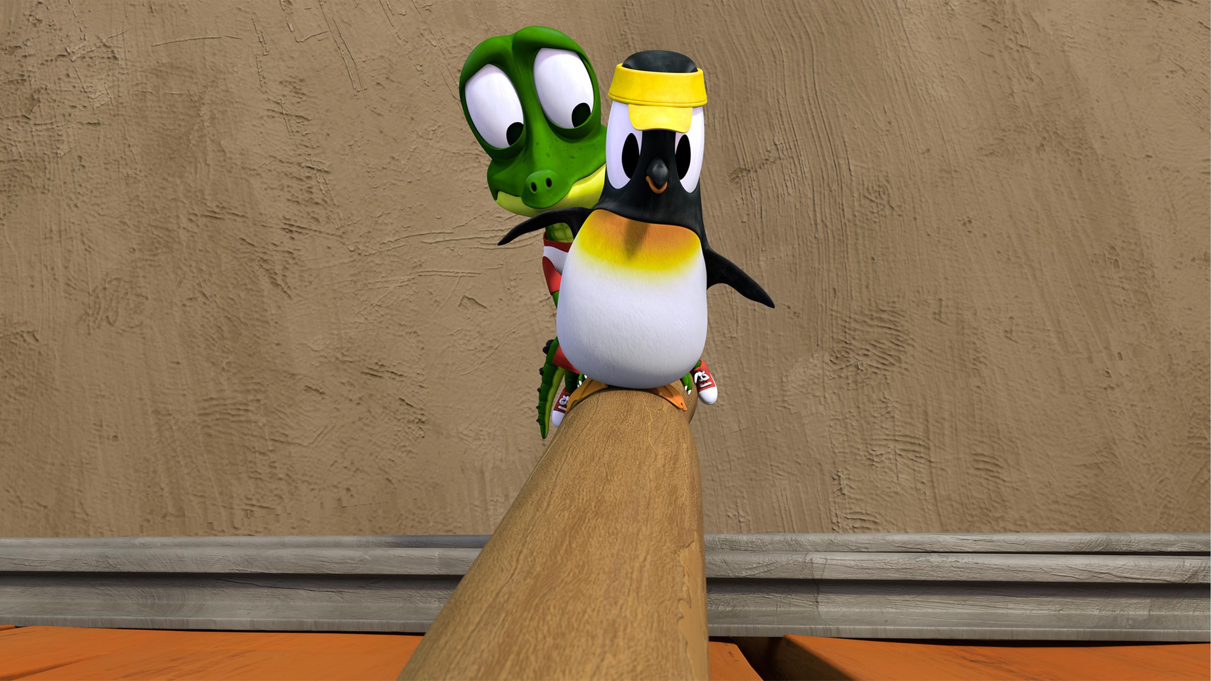 Pinguin Anni (Mitte) balanciert sicher über einen Holzstamm, Krokodil Zacki ist hinter ihr und sieht sehr verängstigt aus.