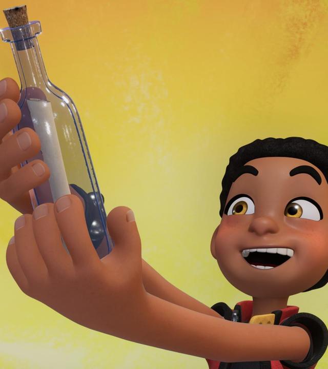 Finn hält eine Flaschenpost hoch mit beiden Händen und freut sich riesig über seine tolle Idee.