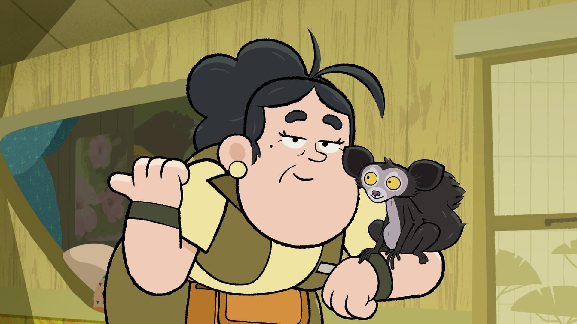 Ruth, die Tierpflegerin, trägt Gri-Gri auf dem Arm. Beide schauen sich liebevoll an.