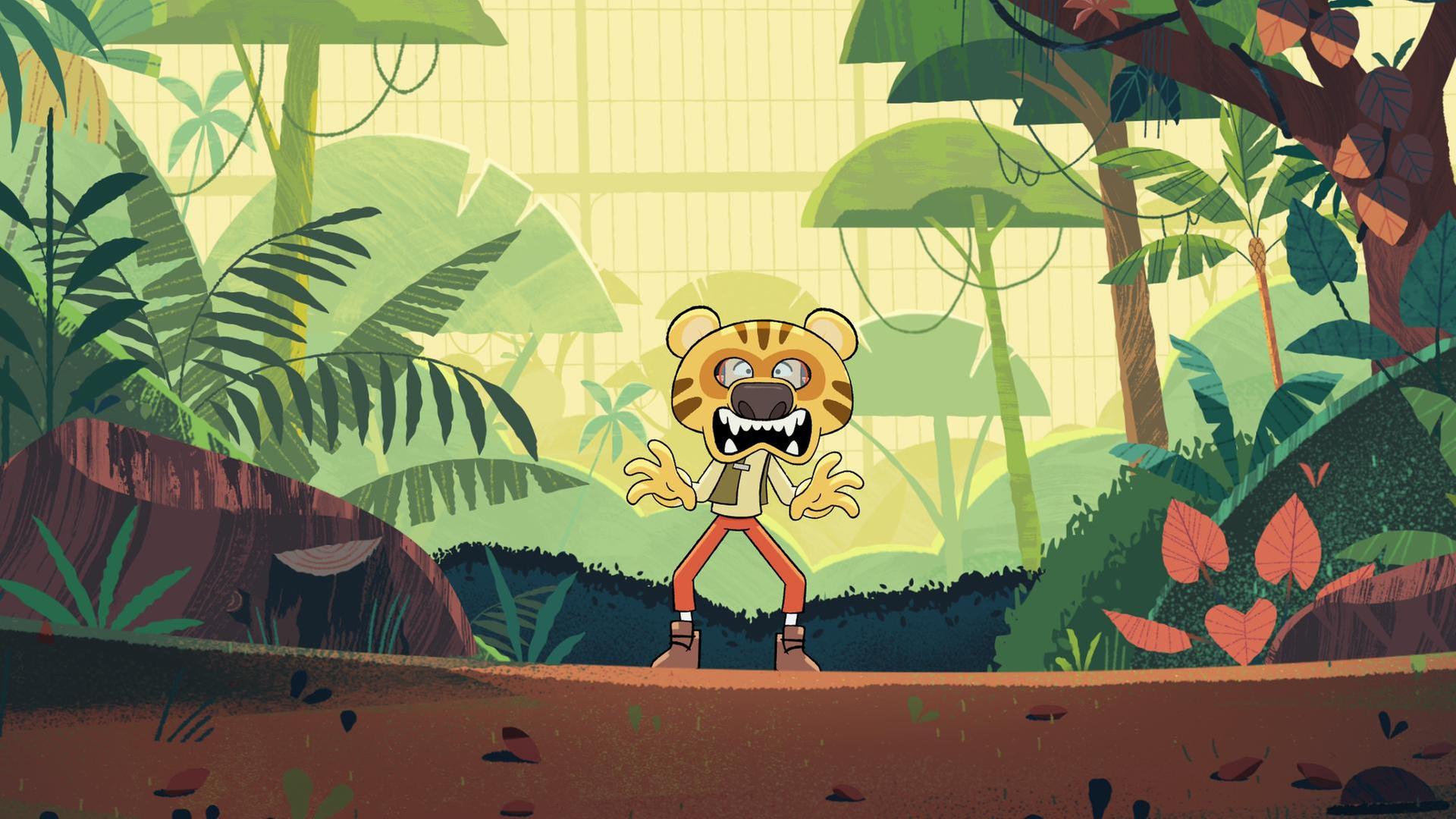 Mitten im Dschungel steht ein Junge mit einer monsterhaften Löwenmaske. Er hat die Hände wie Krallen erhoben und will alle erschrecken.