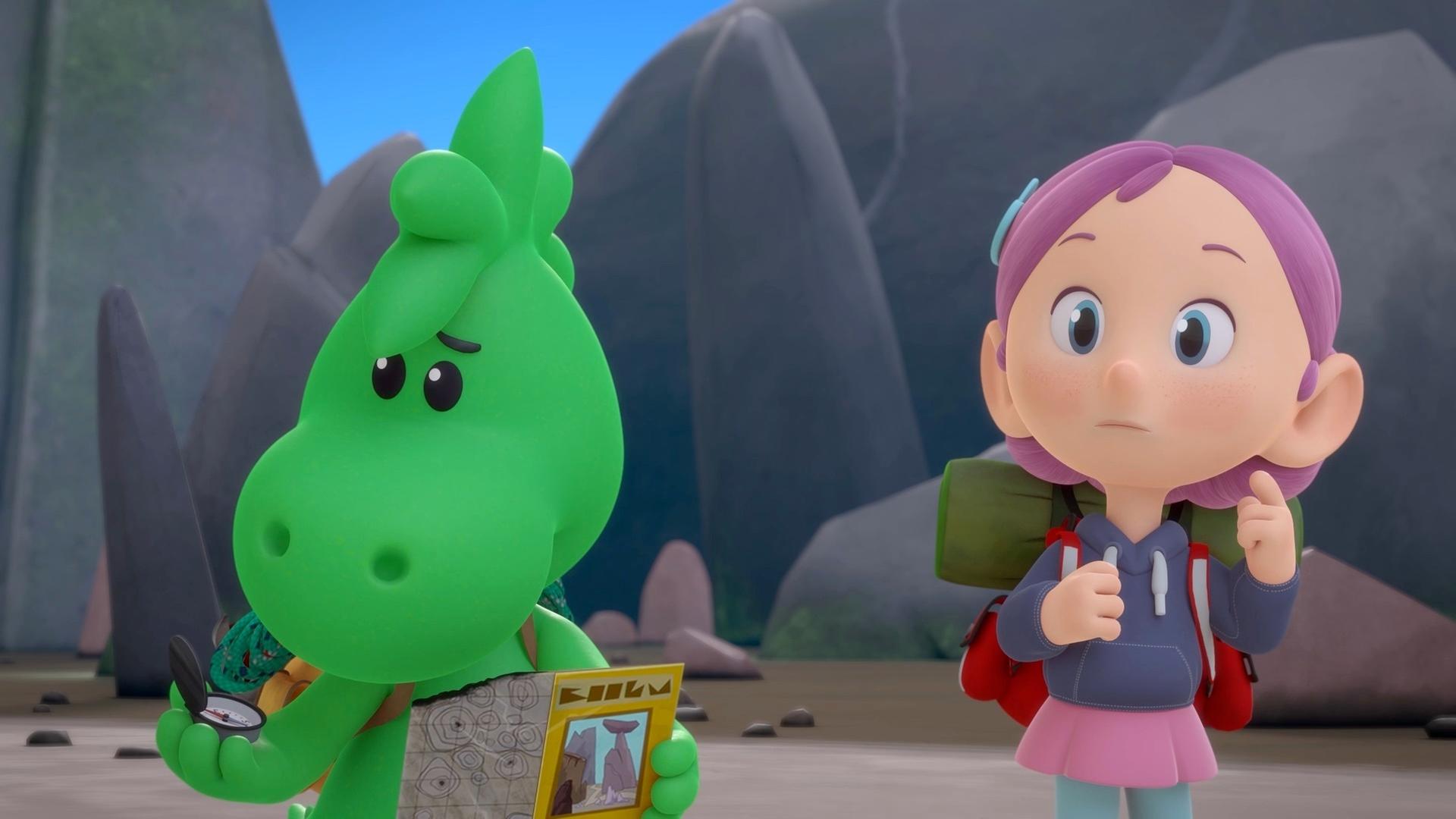 Grisu, der kleine Drache, ist mit seiner Freundin Stella im Drachental unterwegs. Er trägt einen Wanderrucksack und liest eine Landkarte.