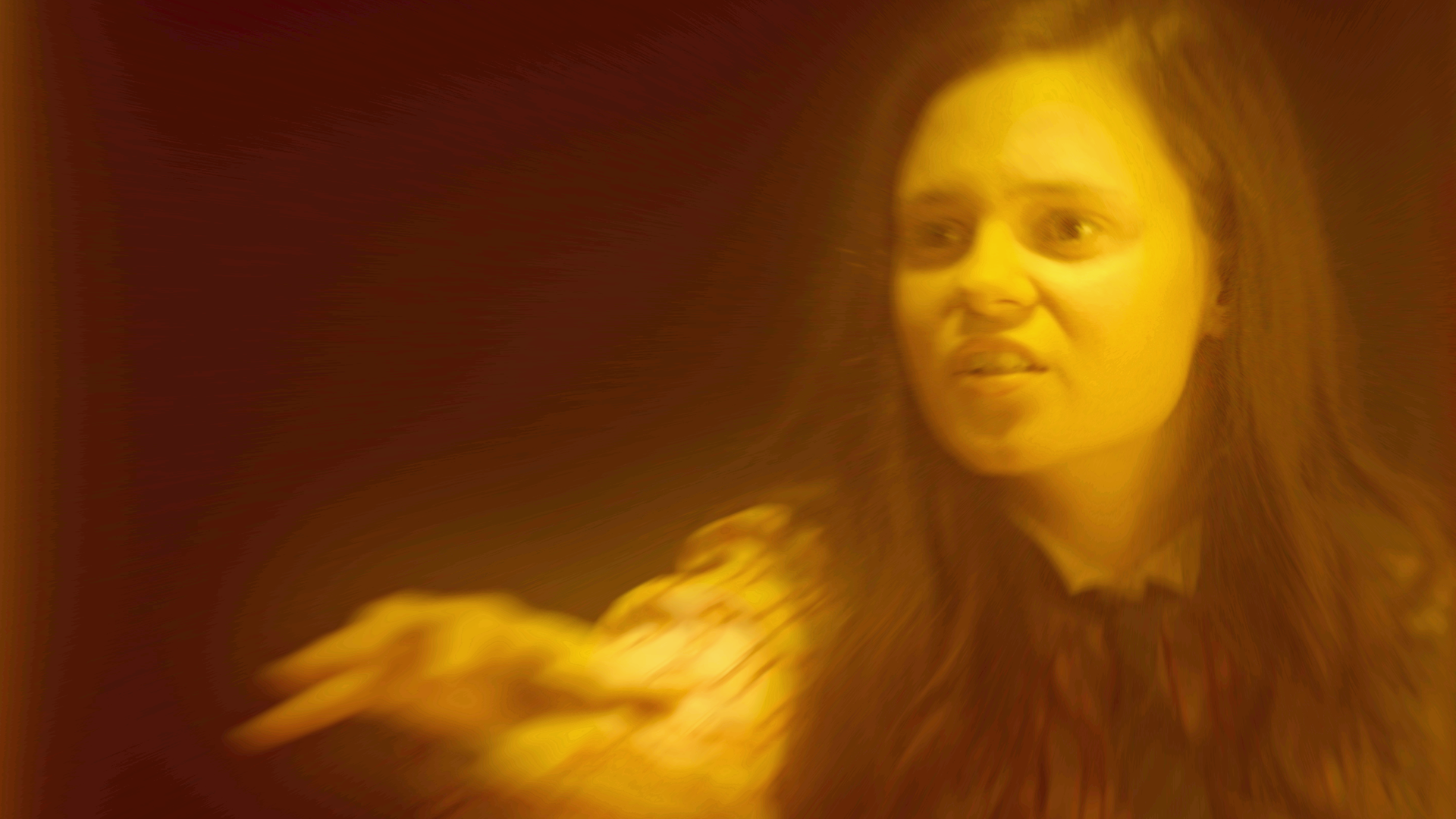 Theodosia gerät in einen seltsamen, dunklen Wald. Sie fürchtet sich und streckt vorsichtig ihre rechte Hand aus.