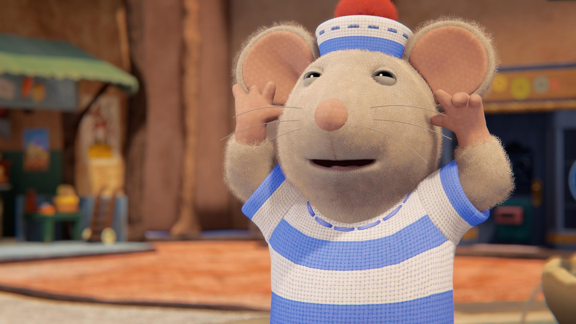 Zu sehen ist eine kleine Maus. Sie gehört zu den Drillingen von Herrn Schlemmer. Die Maus trägt ein blau-weiß gestreiftes T-Shirt und eine passende Mütze mit einer roten Bommel. Die freche, kleine Maus hält ihre Pfoten hoch und zieht Grimassen.