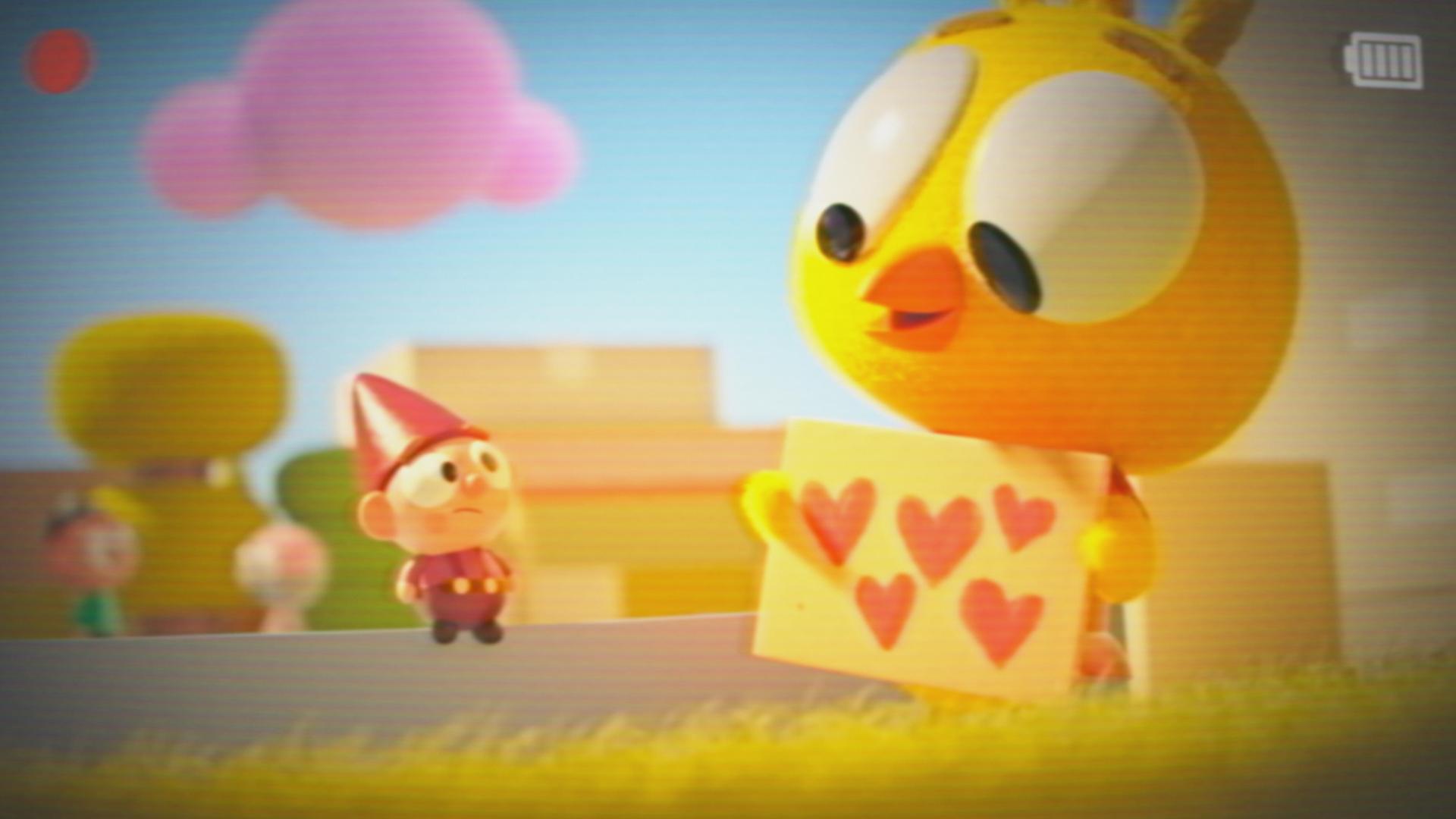 Das Küken Karla und Wichtel Bob stehen auf einer Wiese. Karla hält ein gelbes Schild in den Händen, auf dem fünf rote Herzen gemalt sind. Sie blickt zu Bob. In der oberen rechten Ecke des Bildes ist ein Batteriesymbol abgebildet. Über das gesamte Bild ziehen sich horizontale Streifen wie bei einer alten Videoaufnahme.