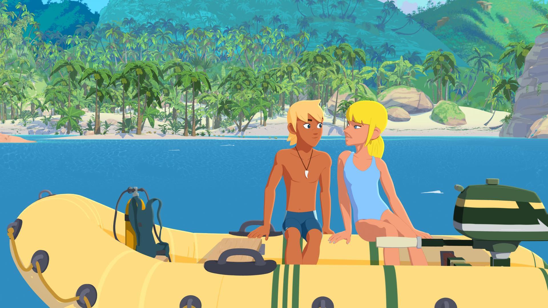 Yann sitzt zusammen mit Clarissa auf dem Schlauchboot. Im Hintergrund ist ein mit Palmen bewachsener Sandstrand zu sehen.