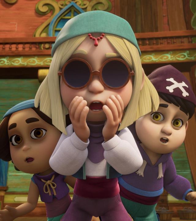 Wie versteinert und mit großen Augen stehen drei Schüler der Piraten-Academy an Deck.