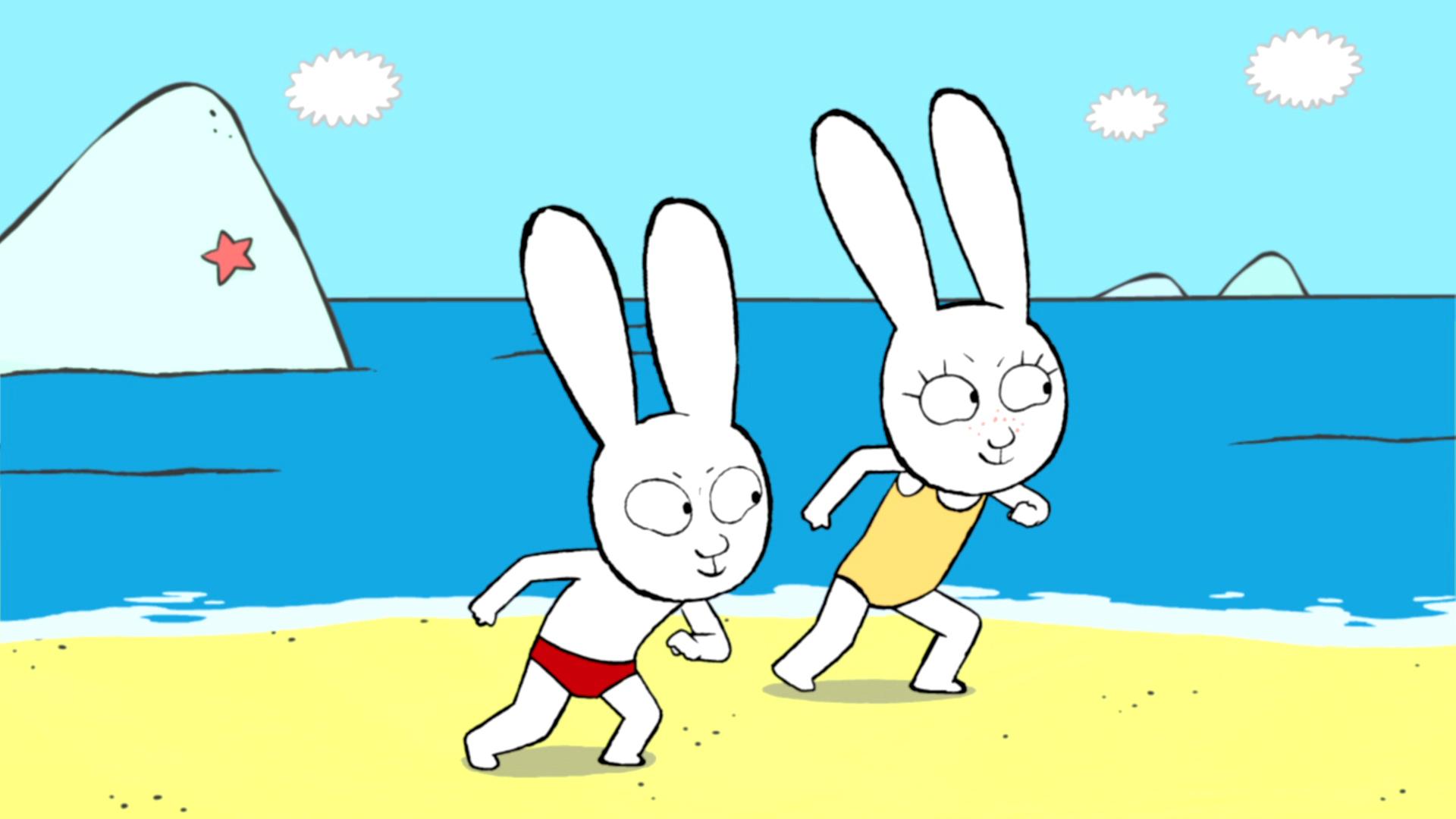 Simon und Maria stehen in Startposition nebeneinander am Strand. Beide schauen hochmotiviert und siegessicher nach vorne und sind bereit, loszurennen.