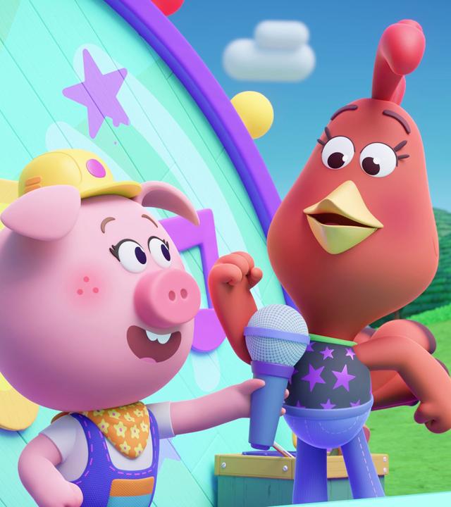 Wir sehen ein Schweinchen mit Bauarbeiter-Helm und Cherry, ein Huhn, vor einem Pult stehen. Im Hintergrund ist eine Art Bühne. Das Schweinchen Cornelia hält Cherry ein Mikrofon vor den Schnabel.