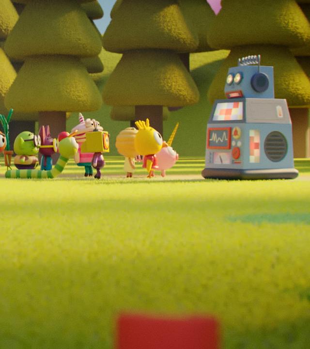 Frau Digitron, die Roboter-Lehrerin, steht im Wald auf einer Lichtung. Vor ihr versammelt stehen ihre Schülerinnen  und Schüler und blicken aufmerksam zu ihr auf. Im Hintergrund wachsen dichte, grüne Bäume. Am Waldboden blühen kleine rote und blaue Blumen.