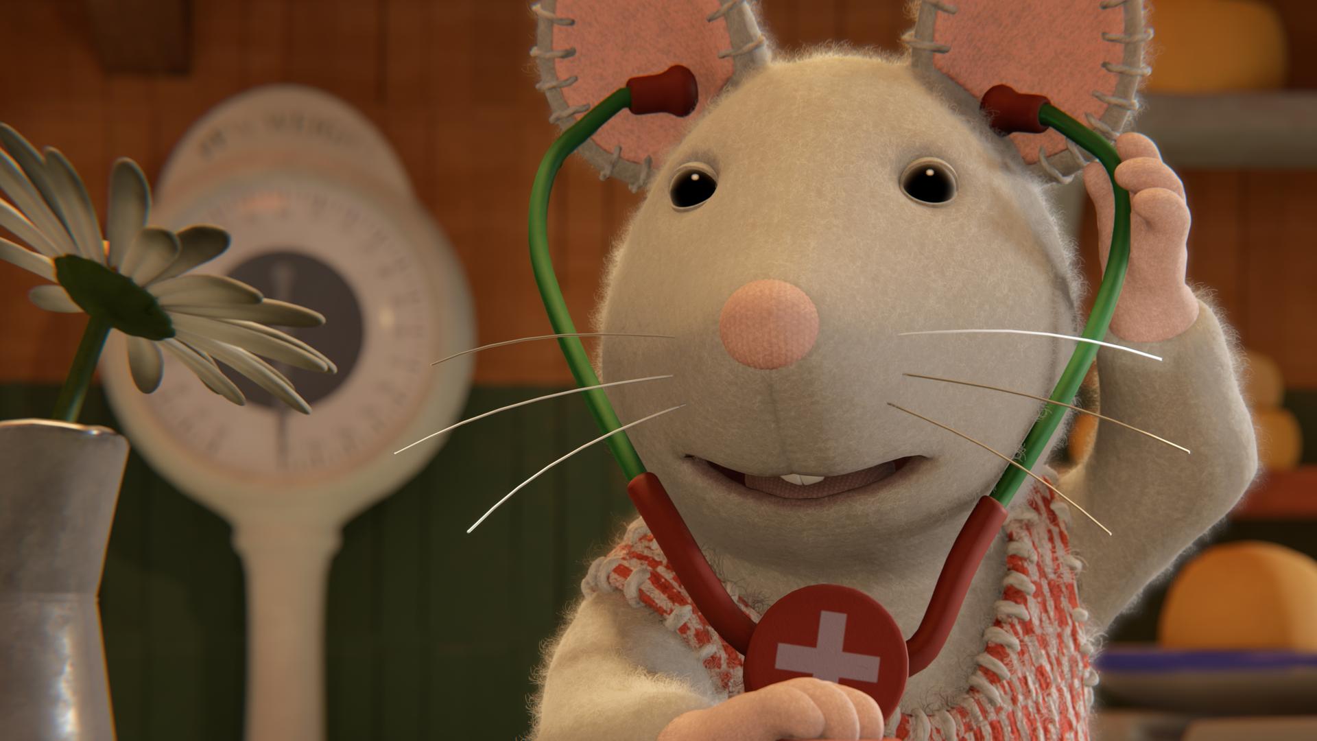 Julia hat ein Stethoskop in den Ohren, um ihre Patienten damit abzuhören. Sie freut sich darauf, Arztpraxis zu spielen.