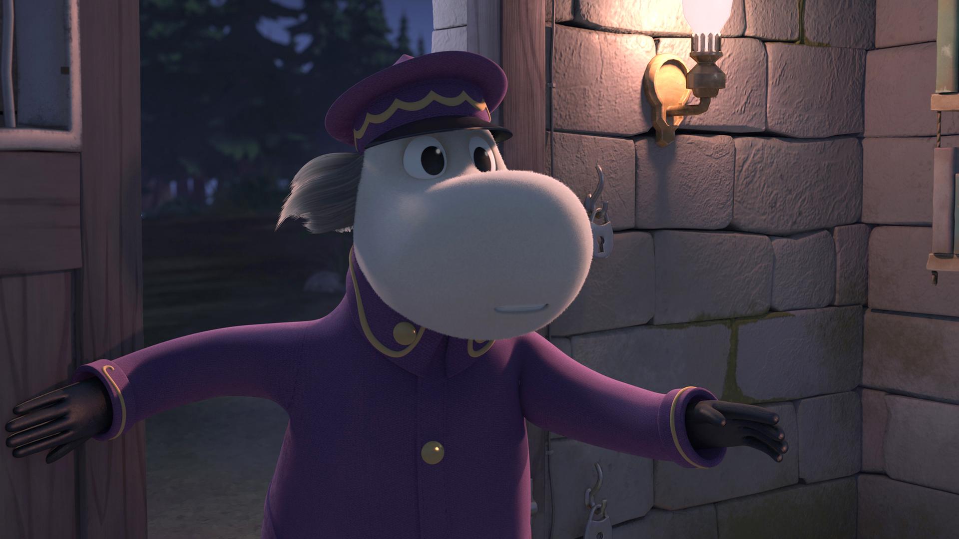 Der Parkwächter in seiner lila-farbenen Uniform rennt mit erschrockenem Blick durch eine Tür hindurch in ein Gebäude hinein.