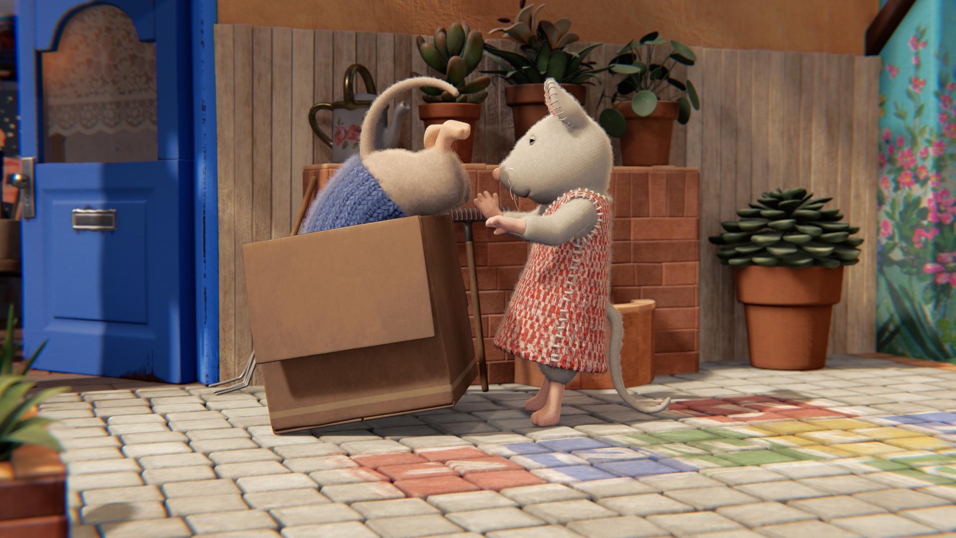 Julia hilft Sam, sich in einem Karton zu verstecken. Sam ist schon mit dem Oberkörper darin verschwunden. Nur sein Hinterteil mit dem Mäuseschwanz schaut noch heraus.