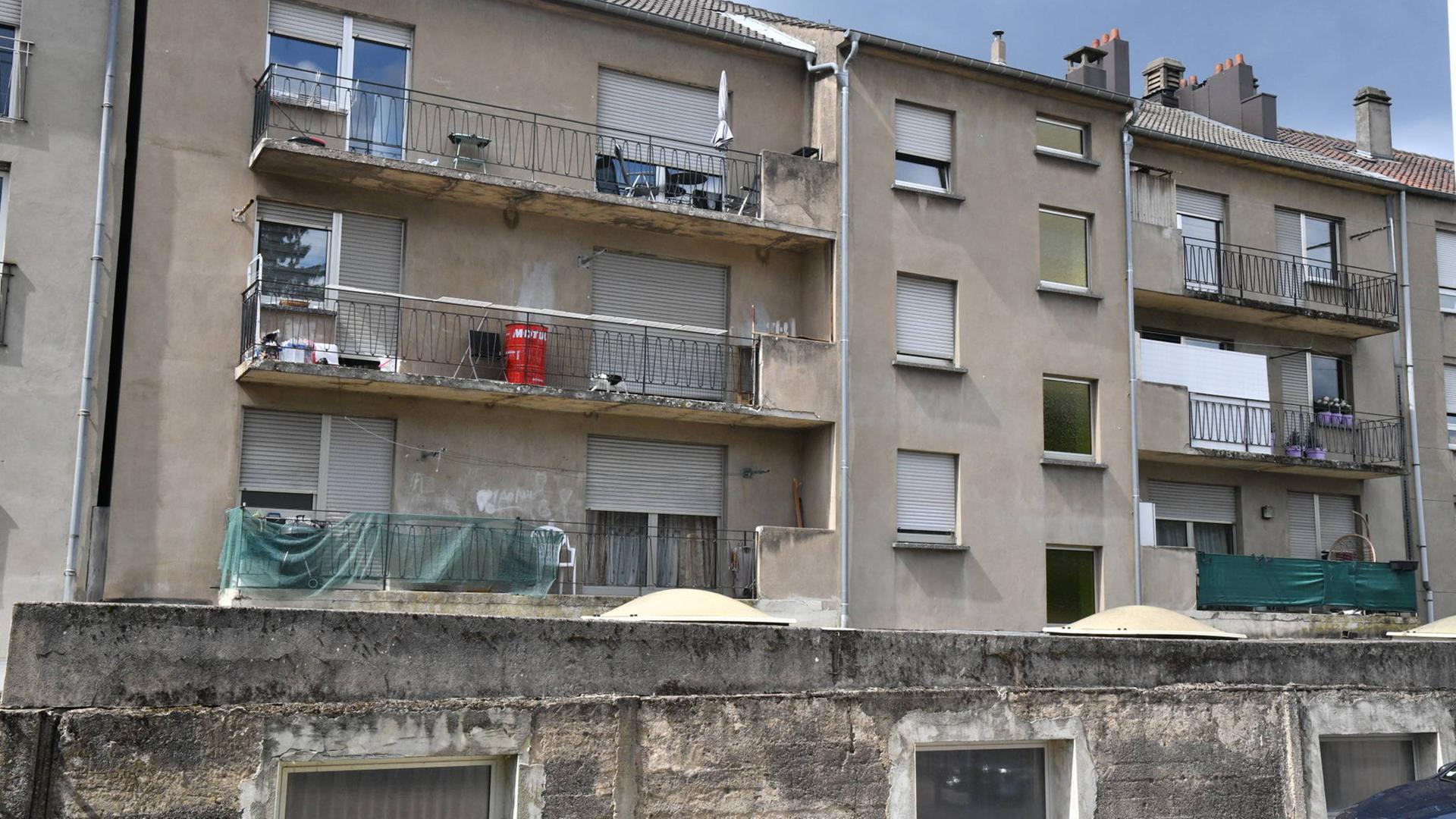 Ein in Forbach lebender Deutscher soll in seinem Haus zwölf Jahre lang seine Frau gefangen gehalten, gefoltert und vergewaltigt haben.