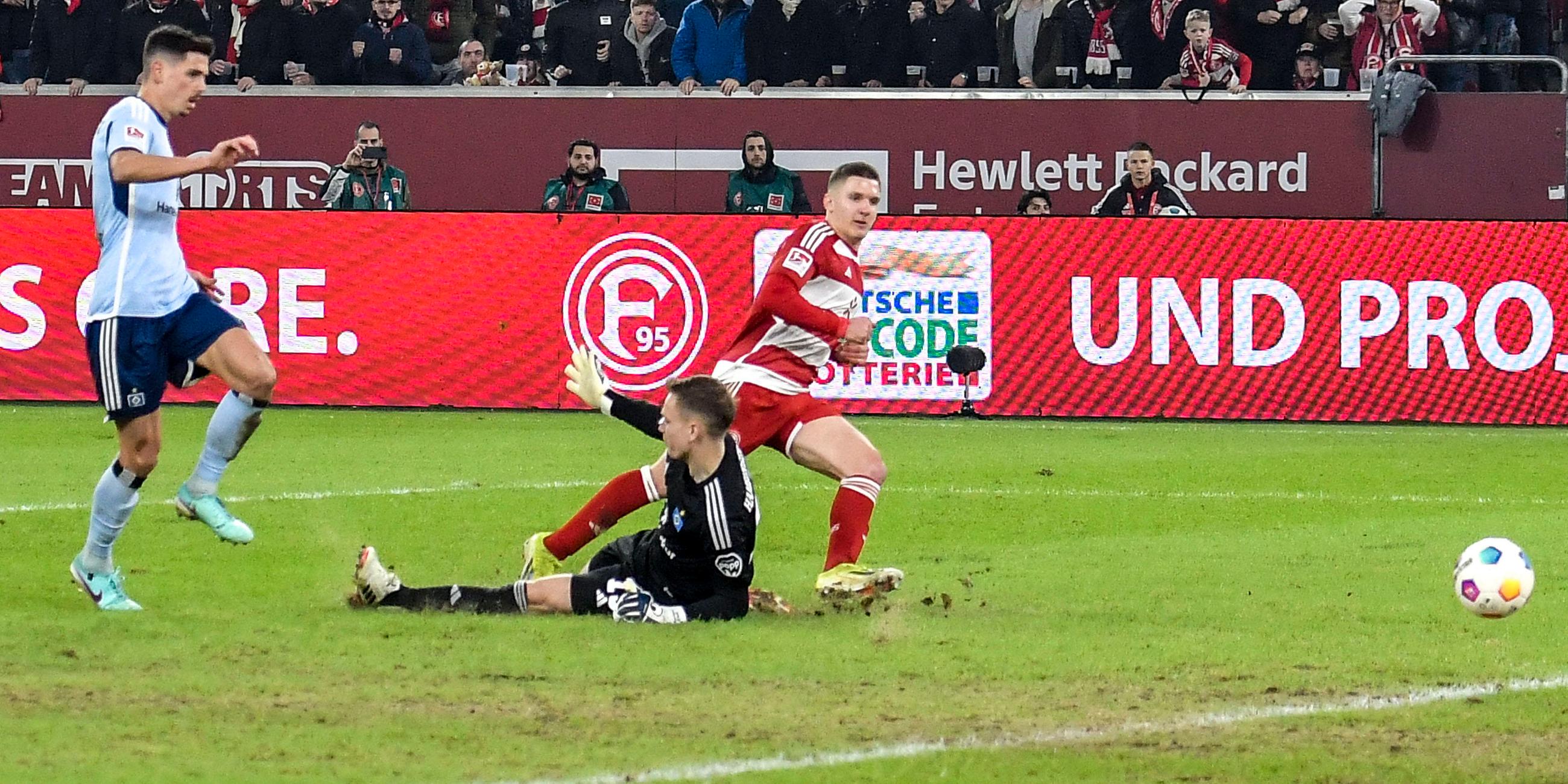 Christos Tzolis (Fortuna Düsseldorf) erzielt im Heimspiel gegen den HSV das Tor zum 2:0