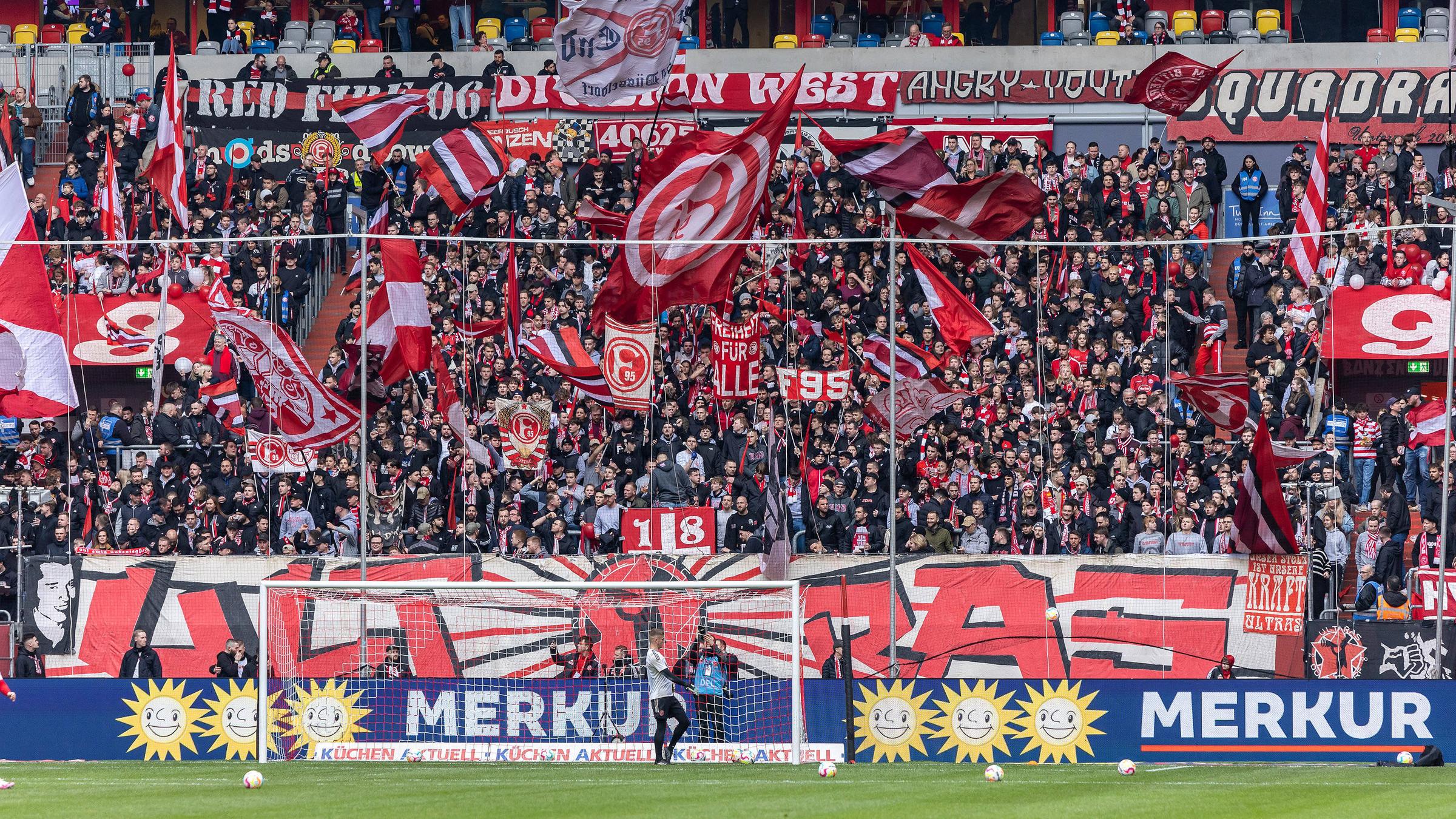 Fußball Düsseldorf will Fans freien Eintritt gewähren