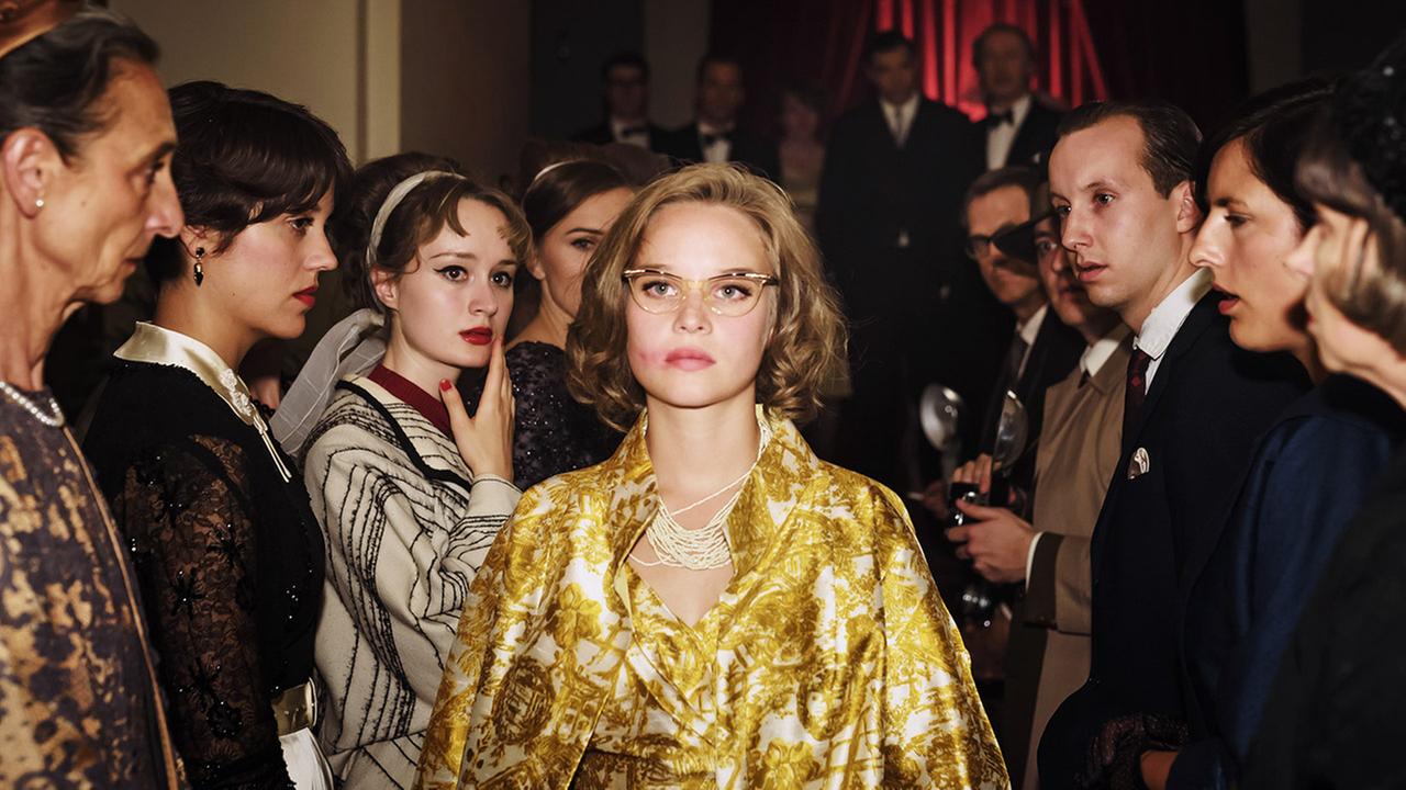 Standbild:Ku'damm 59 (2/3)