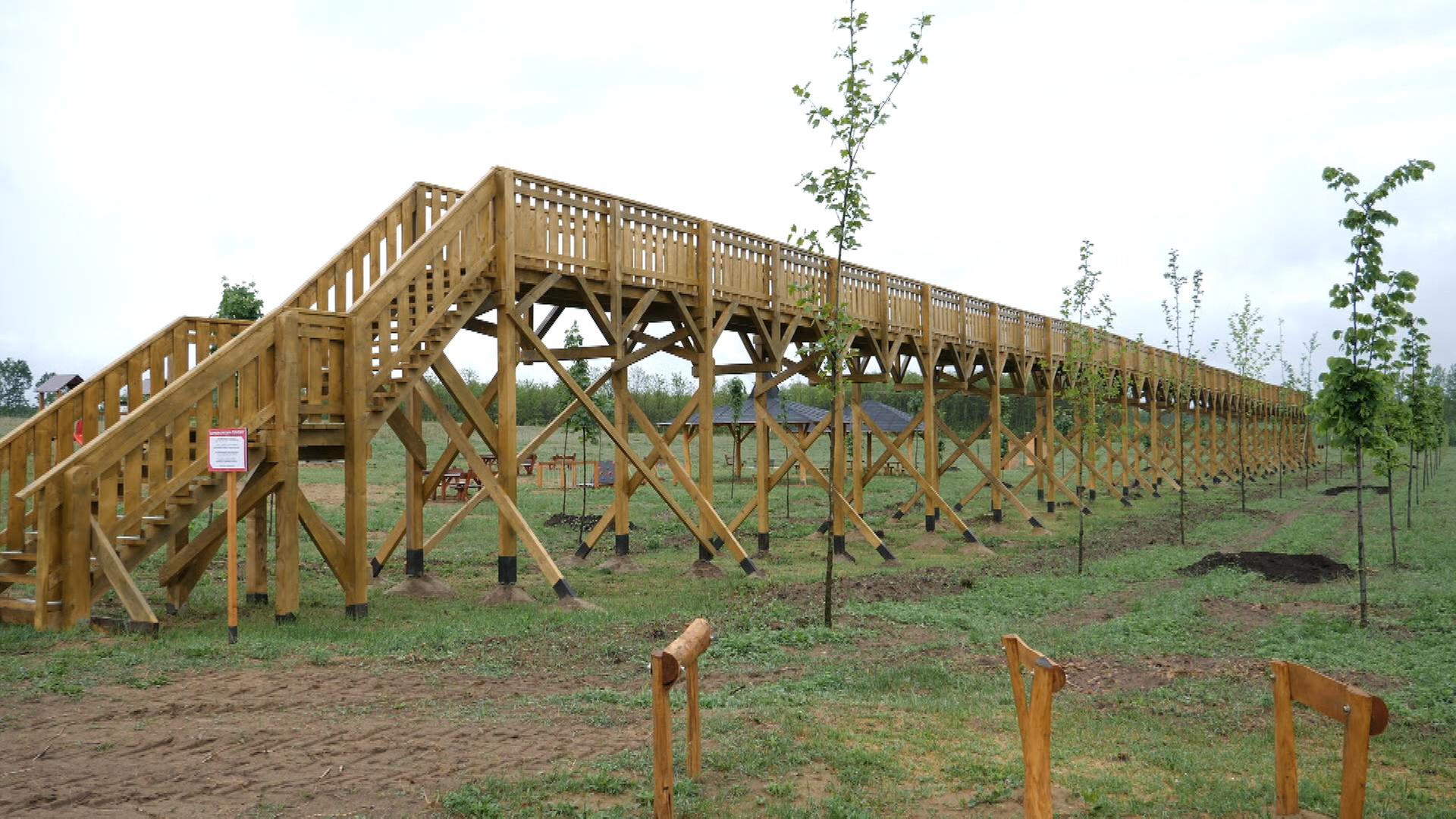 Holzbrücke in Nyírmártonfalva, Ungarn