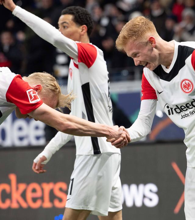 Hugo Larsson jubelt nach seinem Tor zum 1-0.