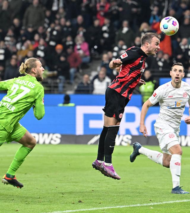 Mario Götze ( Frankfurt ) per Kopfball zum 1:0 gegen Mainz 05.