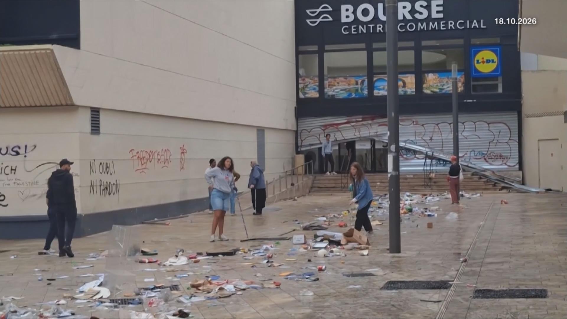 Geplünderter Supermarkt in Frankreich