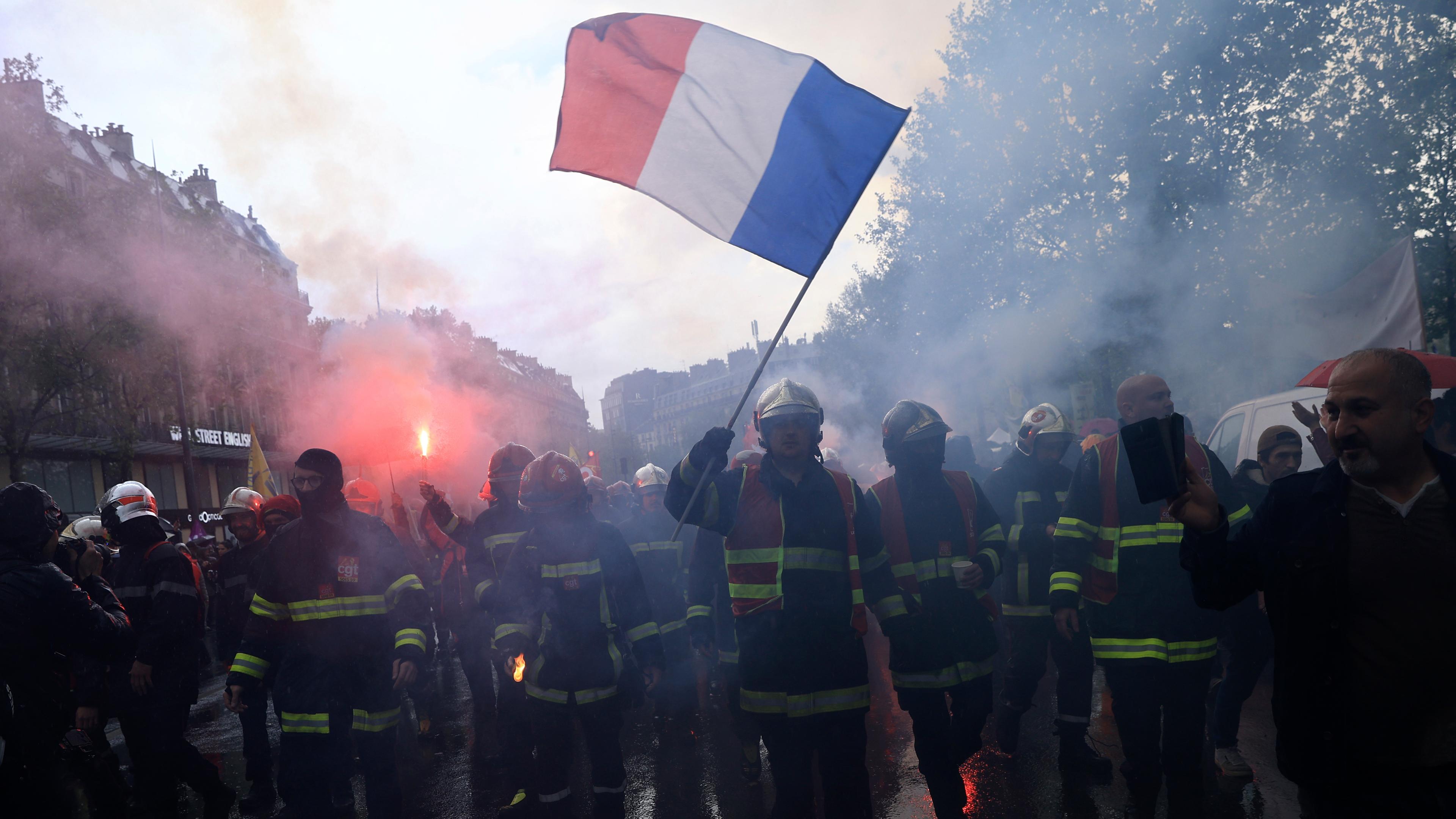 Erneut wird in Frankreich gegen die Rentenreform von Präsident Macron demonstriert.