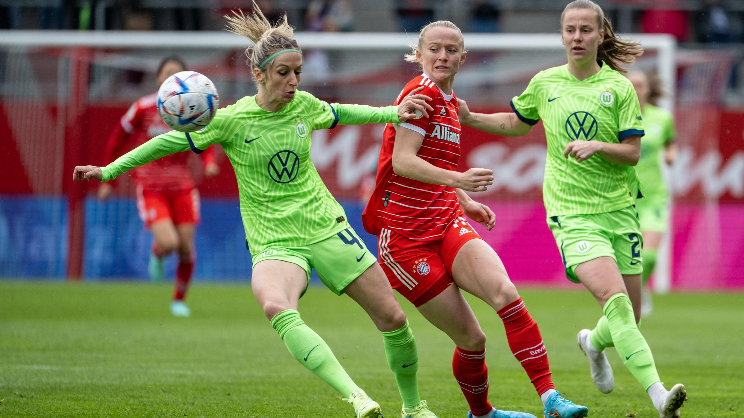 Topspiel der Frauen-Bundesliga zwischen Bayern und Wolfsburg