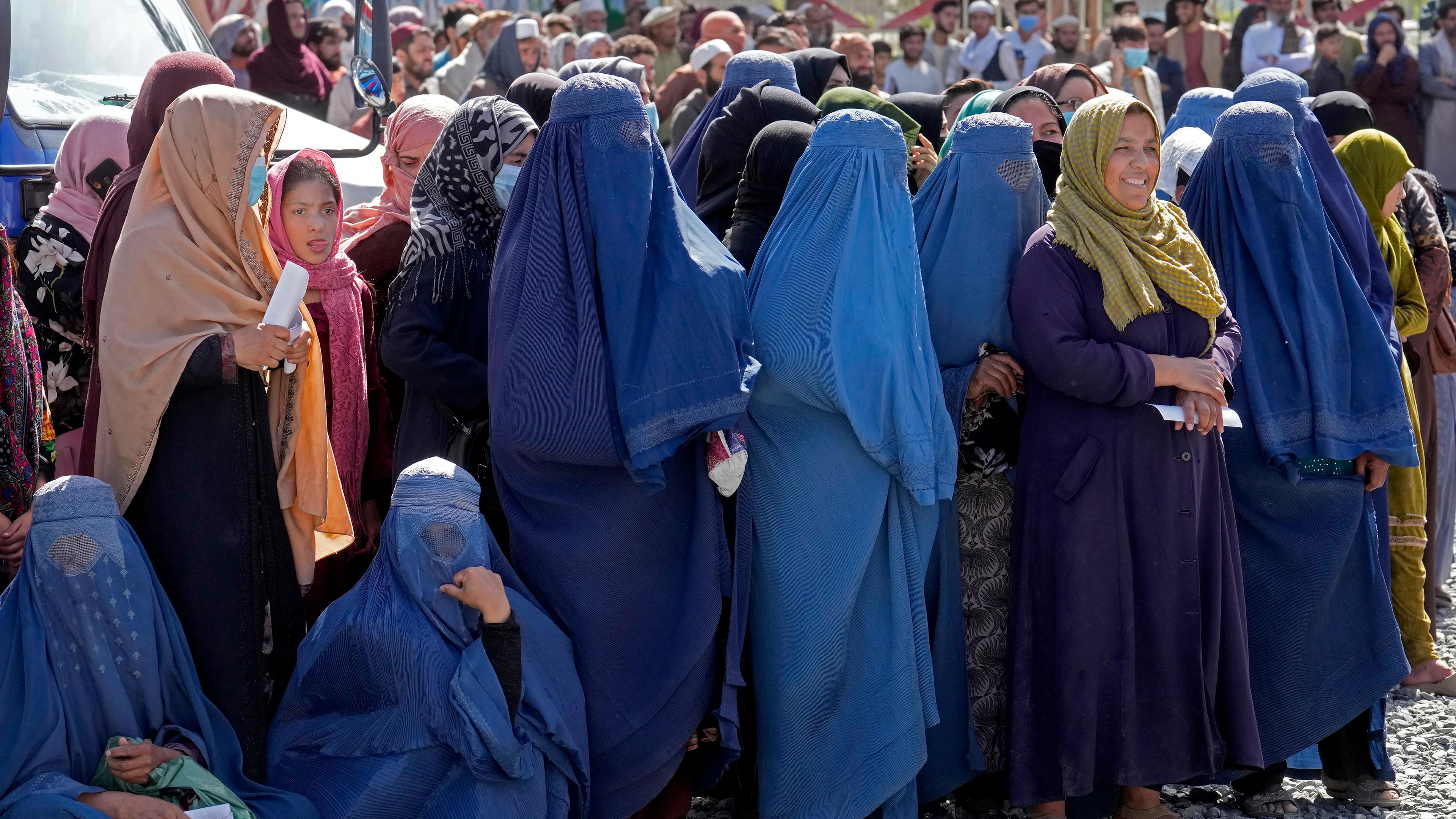 Frauen in Afghanistan müssen wieder Burka tragen