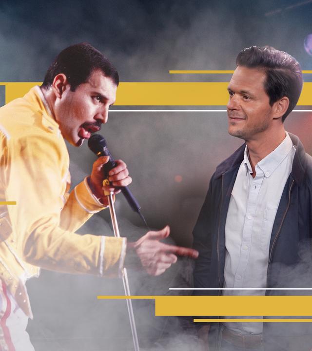 Jo Schück blickt auf ein Foto von Freddie Mercury 