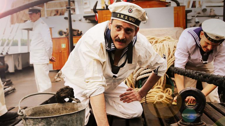 Fregattenkapitän Karl-August Nerger erhält einen Orden