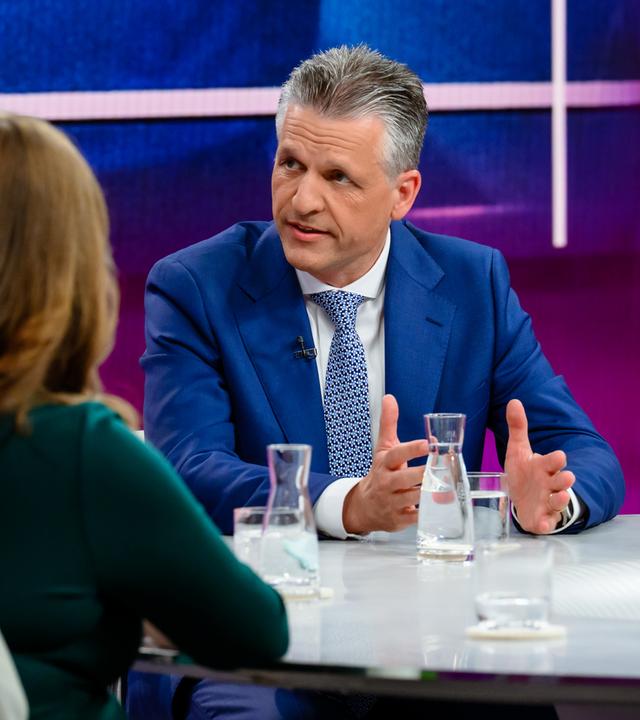 Von links: Maybrit Illner, Ricarda Lang, Thorsten Frei